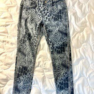 Venus Reversible Strechy Jeans Size S Capri Animal Print and Plant Blue Jeans